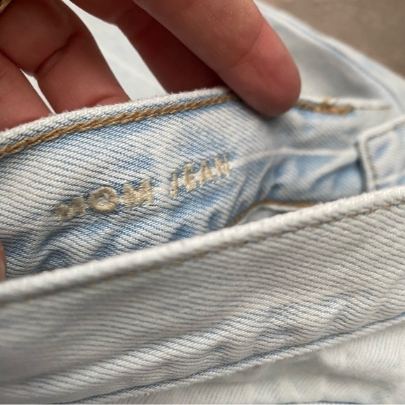 American Eagle Pin striped MOM JEAN Size 0 Short - Picture 5 of 8